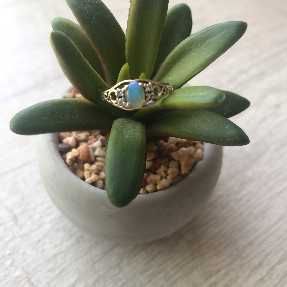 Beautiful Opal & Diamond Ring